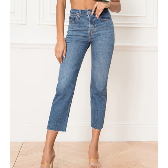 Levi's Wedgie Straight- High Rise Straight Leg Cut Off Jeans- Size 31 - Picture 1 of 12